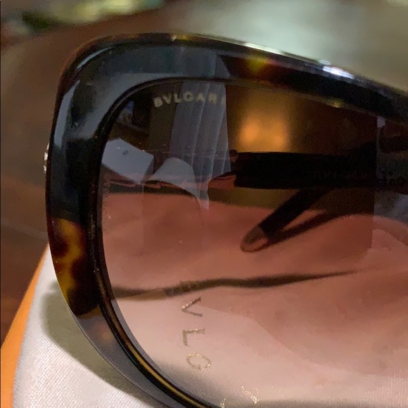 Sunglasses - Picture 2 of 5